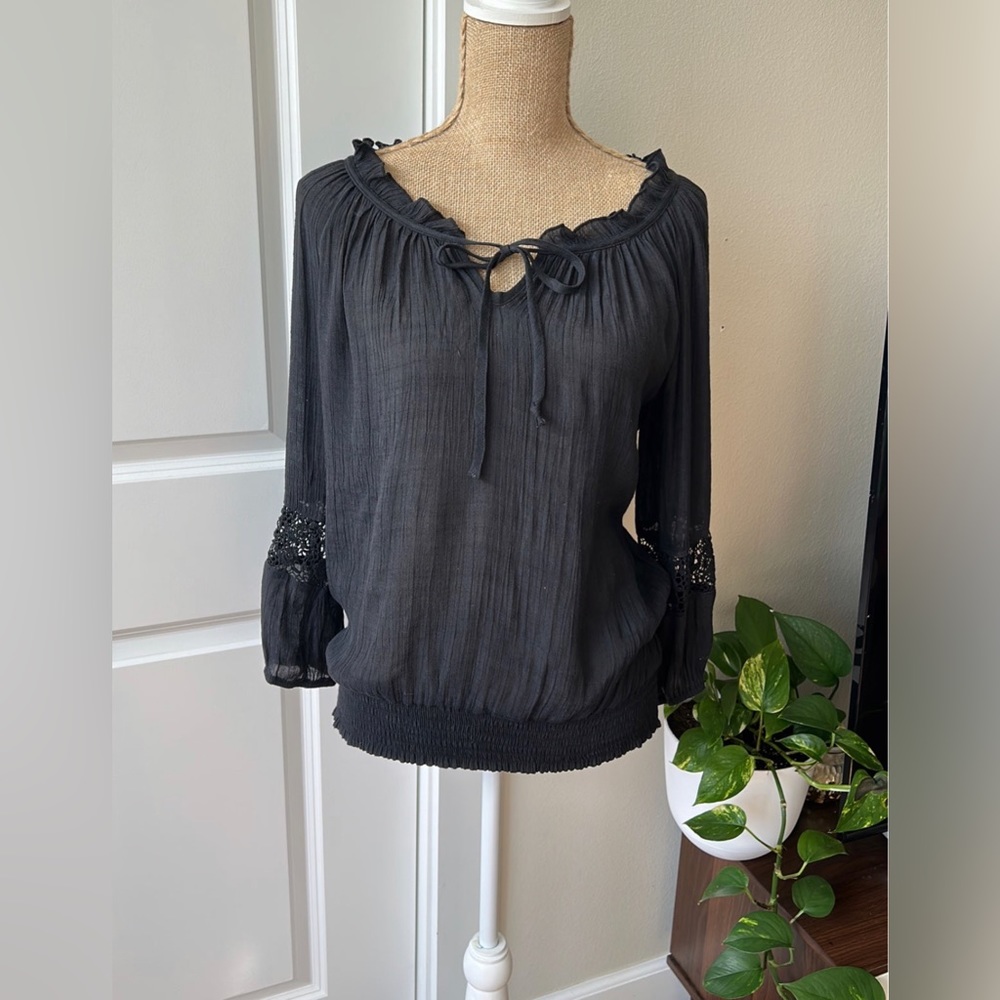 Black Lightweight Blouse Eyelet Lace sleeves